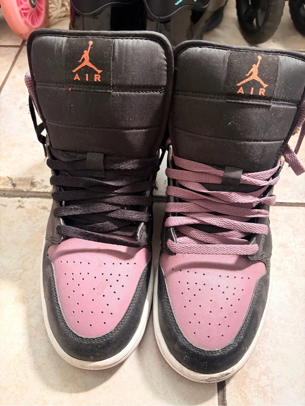 Jordan 1 high Sneakers in Pink, Black and Orange